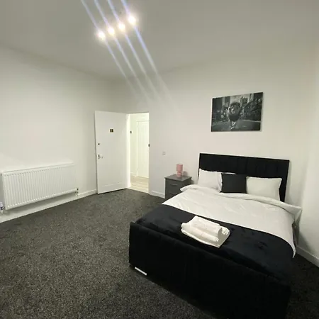 Cozy 4 Bedroom House In The Heart Of Liverpool Exterior photo