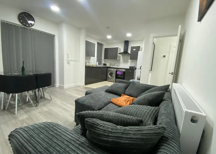 Cozy 4 Bedroom House In The Heart Of Liverpool